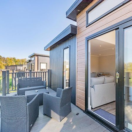 Waterside Hambleton Lakeside Lodges Poulton-le-Fylde ภายนอก รูปภาพ