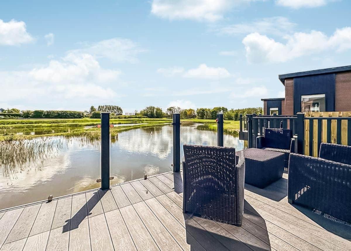 Waterside Hambleton Lakeside Lodges Poulton-le-Fylde ภายนอก รูปภาพ