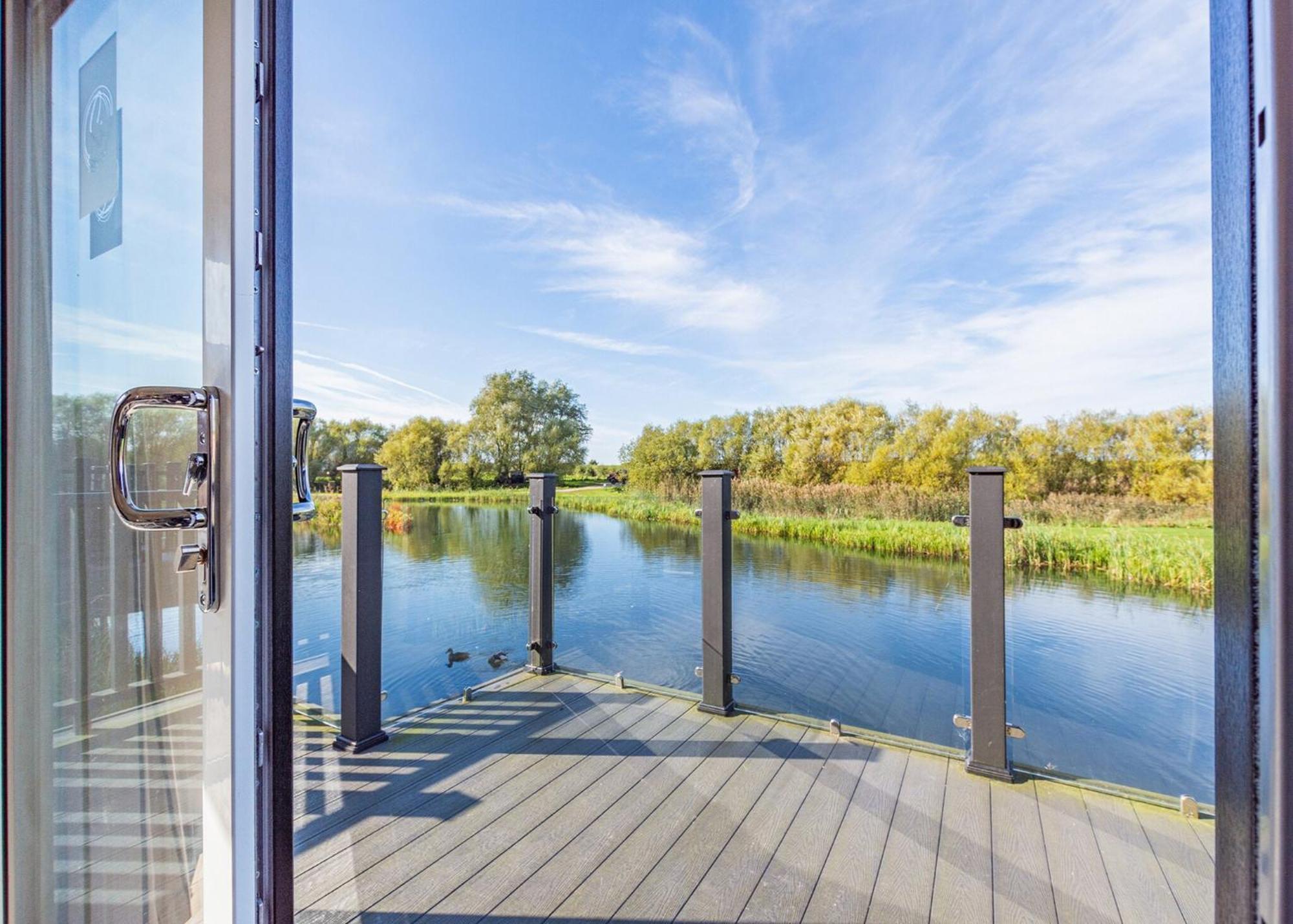 Waterside Hambleton Lakeside Lodges Poulton-le-Fylde ภายนอก รูปภาพ
